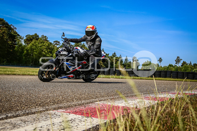 0011-260530DCB-001_11 | Deine Full-Service-Agentur für ✔️Videoproduktionen und ✔️Motorsportfotografie Jetzt Angebot anfragen!