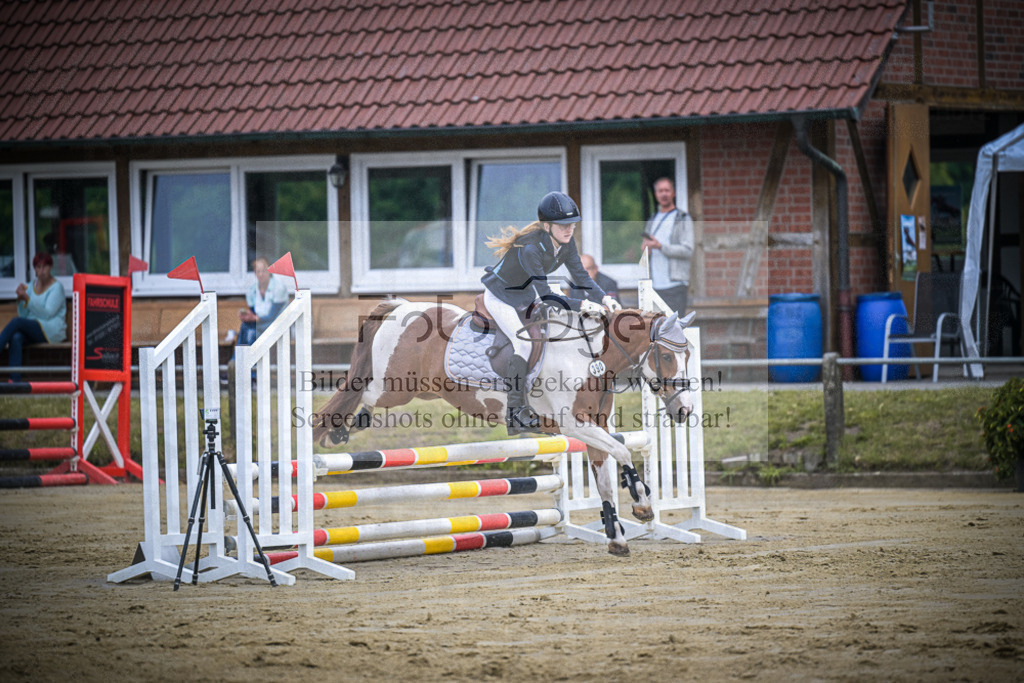 DOS_0795 | Entdecke hochwertige Reitturnierfotos von Foto Oger. Professionell, emotional und authentisch – jetzt Lieblingsmomente im Shop bestellen.Deutschlandweite Turnierfotografie. - Realisiert mit Pictrs.com