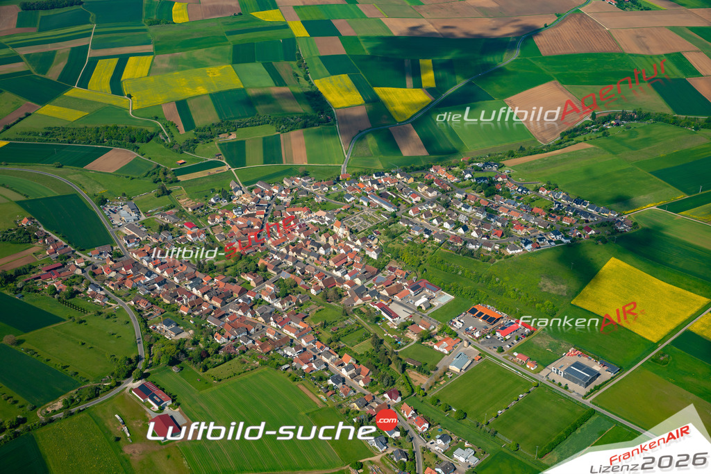 Das Luftbild zeigt : Schwebenried Arnstein - Die Luftaufnahme wurde 2024 vom UL-Flugzeug aus erstellt ( keine Drohne ) - Hochauflösende Luftaufnahme - Für grossformatige Ausdrucke geeignet. Die Geschenkidee !Mit Lizenz und Bildrechte bestellbar