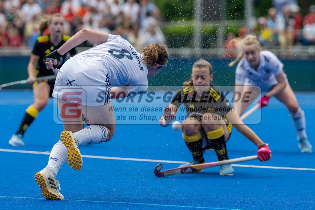 Final4_20250601-1233-Z82_8931 | Krefeld, Deutschland, 01.06.2025:  Feldhockey Final4 2025 – „Deutsche Feldhockey-Meisterschaften 2025“ Harvestehuder HTC - Düsseldorfer HC (Finale Damen) im Gerd-Wellen-Hockeyanlage am 01.06.2025 in Krefeld, Deutschland. (Foto von Kramhöller/Fehrmann/Kaste)Krefeld, Germany, 01.06.2025: Feldhockey Final4 2025 – „Deutsche Feldhockey-Meisterschaften 2025“ Harvestehuder HTC - Düsseldorfer HC (Finale Damen) in Gerd-Wellen-Hockeyanlage at 01.06.2025 in Krefeld, Deutschland. (Foto from Kramhöller/Fehrmann/Kaste)
