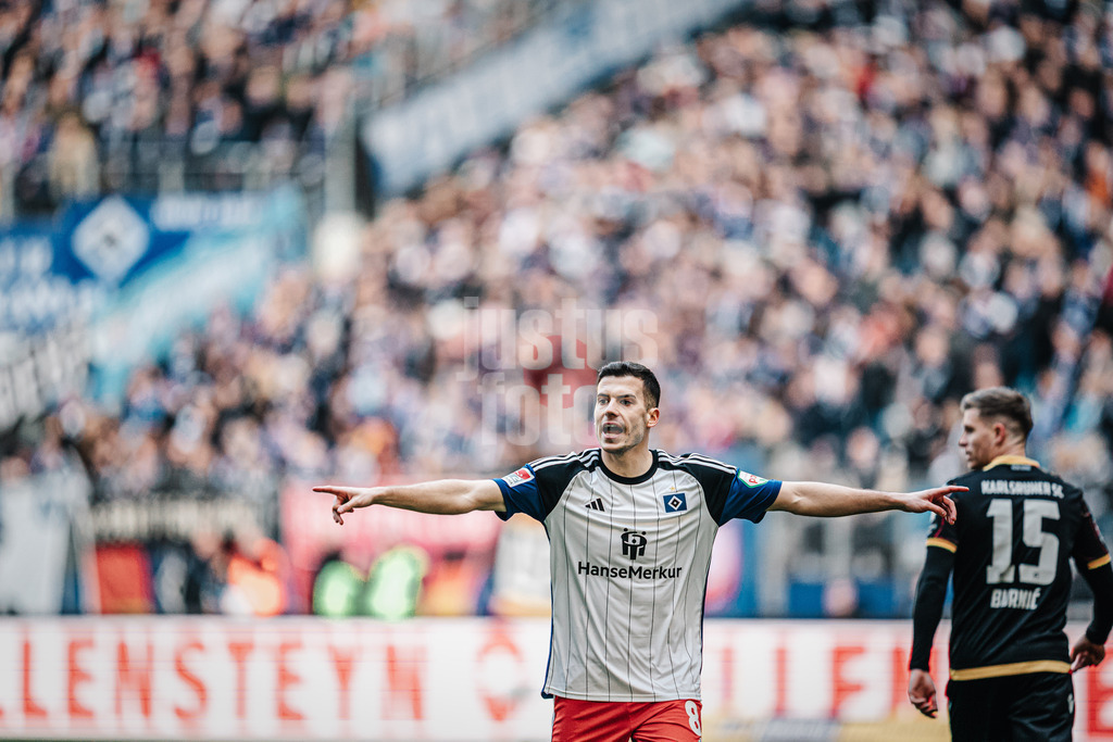 Fußball | Männer | Saison 2023/2024 | 2. Fußball-Bundesliga | 19. Spieltag | Hamburger SV vs. Karlsruher SC | 28.01.2024 | Laszlo Benes (#8, HSV)