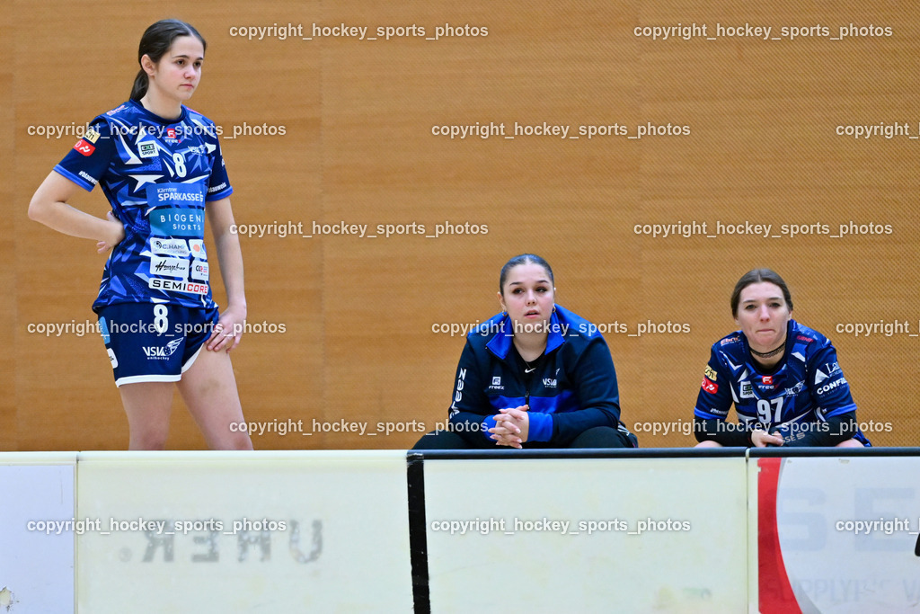VSV Unihockey Damen vs. FCB München | #8 Marie Bellina VSV Unihockey, #18 Lara Fuhrmann VSV Unihockey, #97 Bettina Wildmann VSV Unihockey, VSV Unihockey Damen vs. FCB München, VSV Unihockey Damen vs. FCB München am 24.01.2026 in Villach (Ballspielhalle St. Martin), Austria, (Photo by Bernd Stefan)