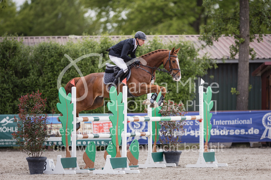 230516_Mühlen_05SprPf-L-579 | Deine schönsten Turniermomente als professionelle Fotos! Entdecke hochwertige Pferdesport-Fotografie im Online-Shop. Jetzt Fotos finden & bestellen!