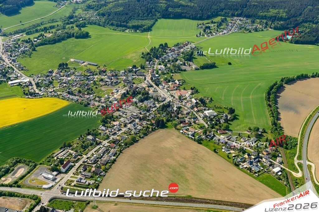 Die Luftaufnahme Rebesgrün - Auerbach/Vogtl. wurde 2022 vom Flugzeug aus (keine Drohne) erstellt. Hohe Auflösung -für große Poster und Wandbilder geeignet - Garantiert!