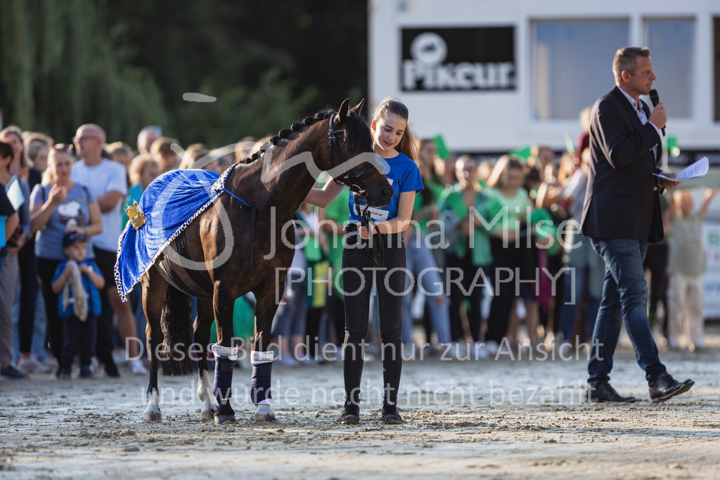 230728_BHO_Showprogramm-593 | Deine schönsten Turniermomente als professionelle Fotos! Entdecke hochwertige Pferdesport-Fotografie im Online-Shop. Jetzt Fotos finden & bestellen!