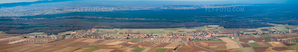 Aerial view: Panorama of Schleithal, Longest village in Alsace from the south in Schleithal in the state Bas-Rhin, France. – Photo: IMG_37489-Bearbeitet.jpg taken on 02/07/2011 by Werner Riehm/FLY-FOTO.com – Resolution of the original: 16420 x 2892 px