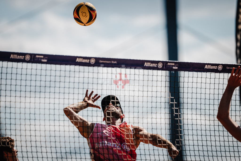 Beachvolleyball | Männer | Allianz German Beach Tour 2025 | Tourstop Düsseldorf | 08.05.2025 | Tilo Backhaus beim Angriff
