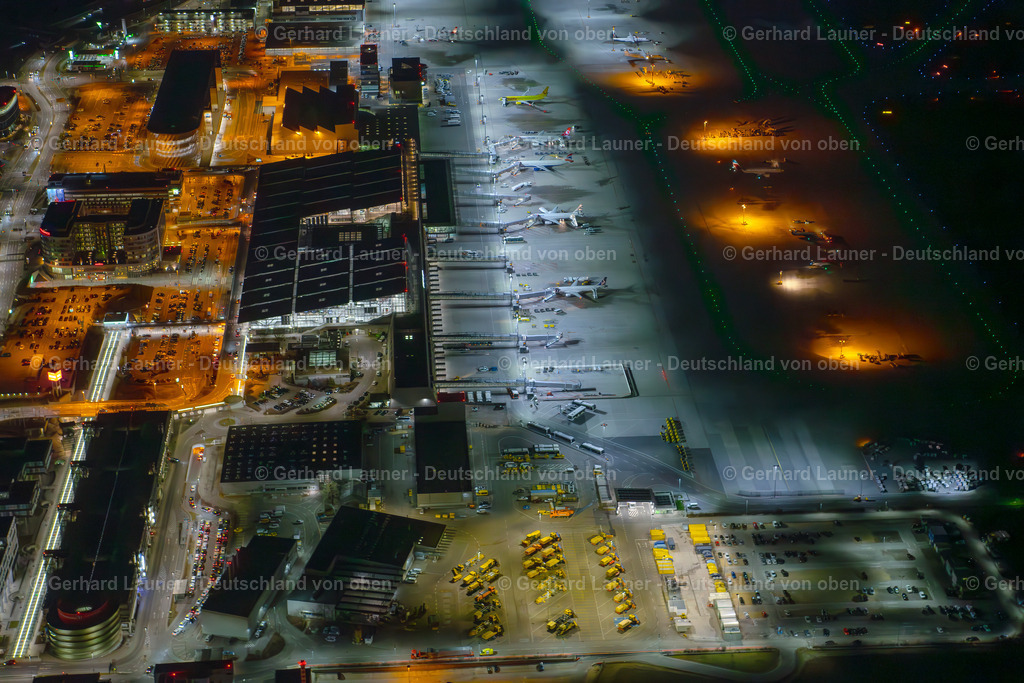 3900871 | Flughafen Stuttgart, Nachtaufnahme