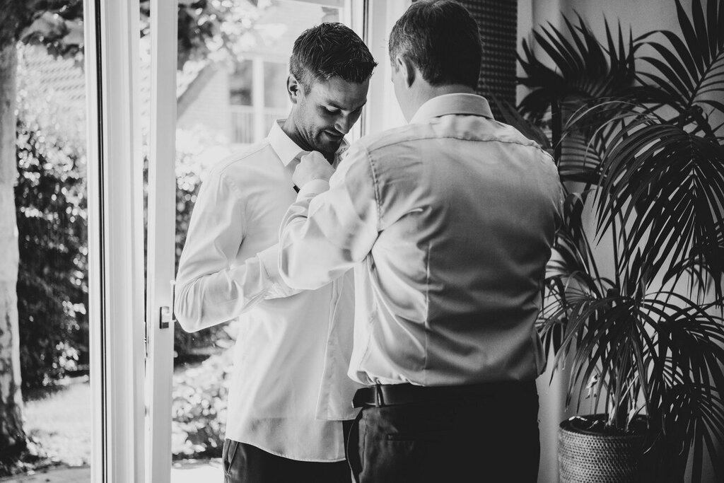 Get_Ready_Hochzeitsfotos_005 | Mein Name ist Arkadius. Ich fotografiere Ihre Hochzeit in Frankfurt und im Umkreis von 200 km. Als Fotograf bin ich noch bekannt im Bereich Business- und Modefotografie.