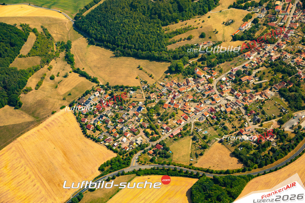 Die Luftaufnahme Henneburg - Meiningen wurde 2022 vom Flugzeug aus (keine Drohne) erstellt. Hohe Auflösung -für große Poster und Wandbilder geeignet - Garantiert!