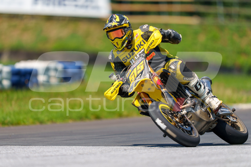 G-Cup + Supermoto Staatsmeisterschaft + Hungarian Supermoto Championship | GRIPcapture steht für authentische Sportfotografie in Österreich – für Momente, die mehr sind als Geschwindigkeit oder Ergebnis. Es geht um Emotion, Spannung, Fokus und den Augenblick, der oft nur einen Wimpernschlag dauert.Ob Motorsport, Teamsport oder 