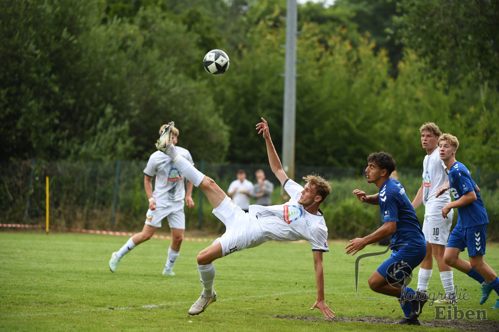 Sport-Duwe Cup | Sport-Duwe Cup Oldenburg; SSV Jeddenloh (weiß)-VFB Oldenburg (blau) am 05.07.2025 in Oldenburg (Sportanlage TuS Eversten), Photo: Philip Eiben 2025 - Realisiert mit Pictrs.com