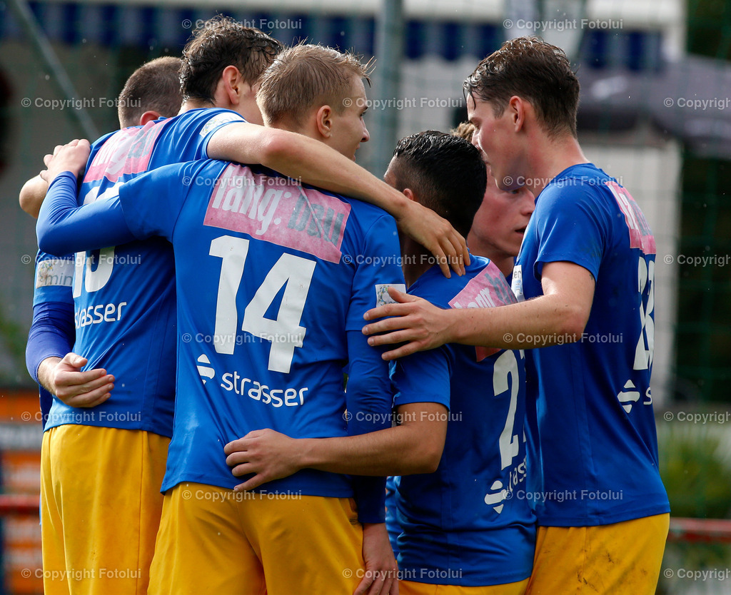 A_LUI_100922_37 | SPORT,FUSSBALL,LT1 OOE LIGA 10.09.2022 ASKOE OEDT-SPORTUNION SANKT MARTIN 
IM BILD:DIE SPIELER VON  ST.MARTIN JUBELN UEBER DIE FUEHRUNG ZUM 1:0 FOTO:FOTOLUI