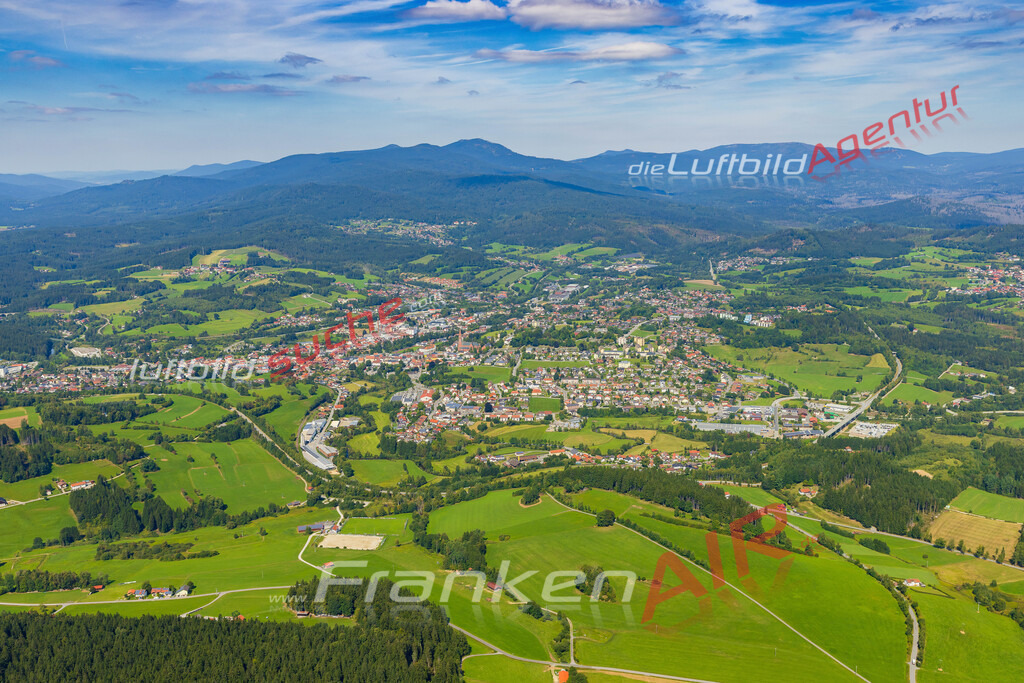 zwiesel-luftaufnahme-bildrechte-5263-jahr-2025 | Luftaufnahme von Zwiesel Vs Google Maps- Die Luftaufnahme wurde 2025 vom UL-Flugzeug heraus erstellt ( keine Drohne ) - Hochauflösende Luftaufnahme - für professionelle Ausdrucke geeignet. Die Geschenkidee !Mit Lizenz und Bildrechte bestellbar