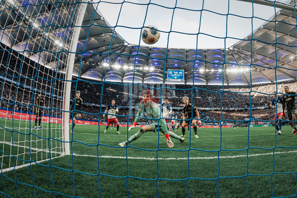 Fußball | Männer | Saison 2025/2026 | 1. Fußball-Bundesliga | 22. Spieltag | Hamburger SV vs. 1. FC Union Berlin | 14.02.2026 | Links Torschütze Nicolas Capaldo (#24, HSV) rechts Frederik Ronnow (#1, 1. FC Union Berlin)