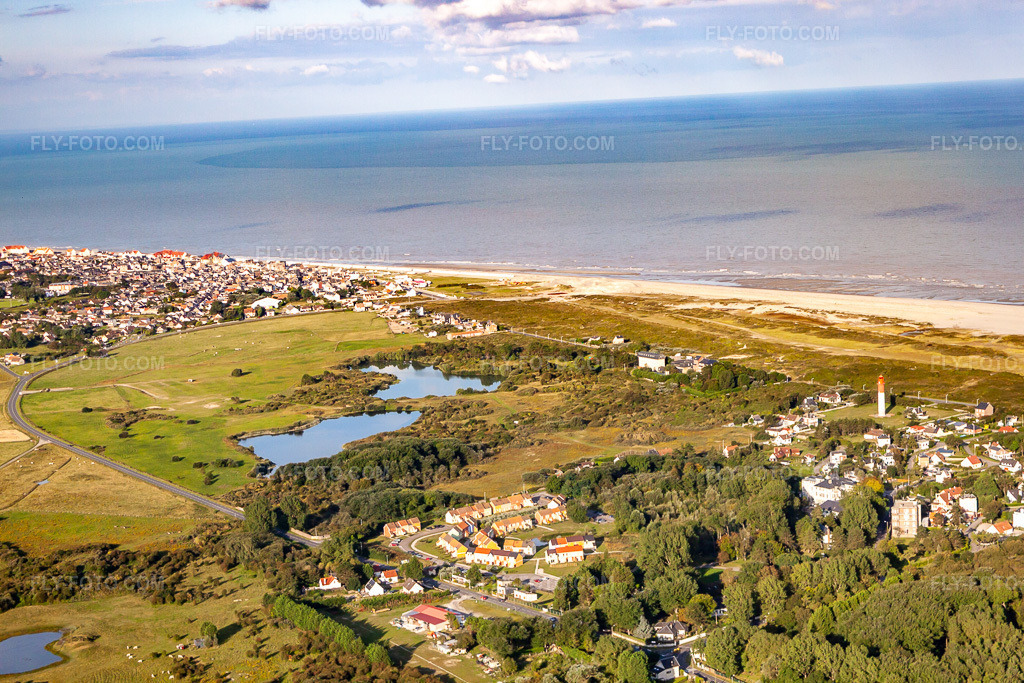 Aerial view: View of the town in Cayeux-sur-Mer in the state Somme, France.Photo: IMG_70958.jpg taken on 08/24/2014 by Werner Riehm/FLY-FOTO.comResolution of the original: 4752 x 3168 px