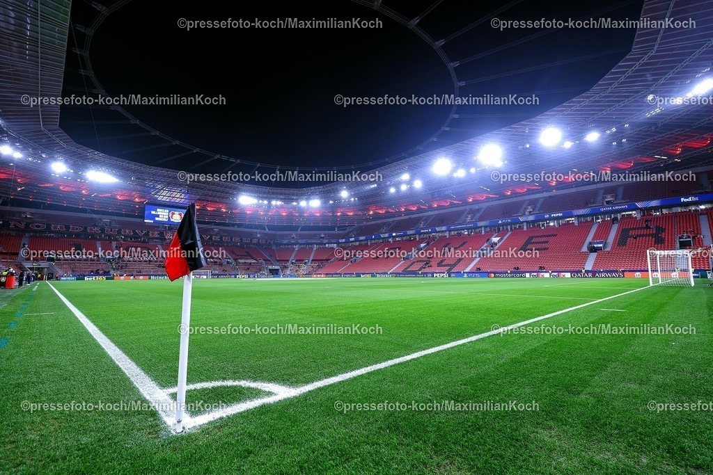 UCL11032502116 | 11.03.2025, Fußball, UEFA Champions League, Bayer 04 Leverkusen - FC Bayern München, Achtelfinale Rückspiel, BayArena, Saison 2024 2025: Feature Innenansicht Spielstätte Stadion Arena Übersicht Übersichtsbild Übersichtsfoto Spielfeld Tribüne Tribünen DFB regulations prohibit any use of photographs as image sequences and or quasi-video.