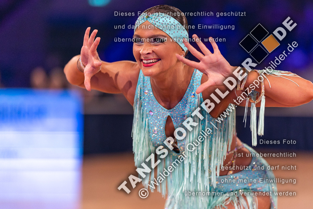 20231111-00400 | Hier finden Sie Tanz Bilder vom Latein und Standard Formationen tanzen. Sportbilder vom Tanzsport. Schöne Fotos und von Weltmeisterschaft, Europameisterschaft, Bundesliga, Regionalliga, Oberliga und Landesliga sowie von GOC Stuttgart, DanceComp, WM Bremen