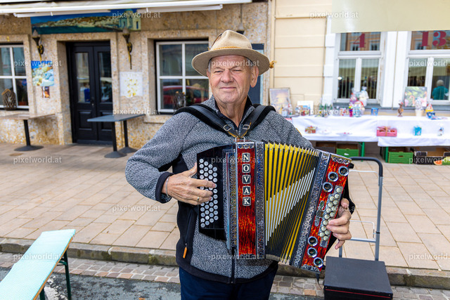 Frauenbewegung - Frühstück am Hauptplatz | Bildershop von pixelworld.at - Realisiert mit Pictrs.com