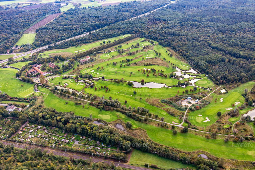 Luftbild: Golfplatz Hofgut Scheibenhardt AG im Ortsteil Beiertheim-Bulach in Karlsruhe im Bundesland Baden-Württemberg in Deutschland. Foto: IMG_143585.jpg vom 06.10.2024 durch Werner Riehm/FLY-FOTO.deWWW.HOFGUT-SCHEIBENHARDT.DE