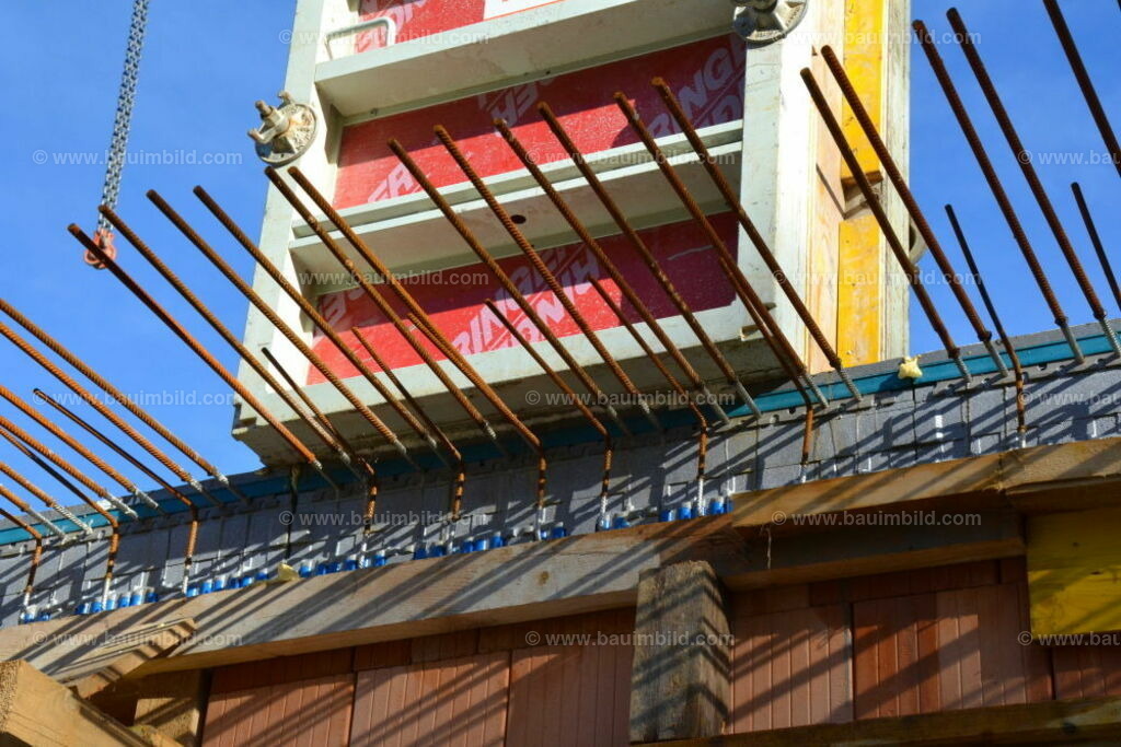 bib-lg04-betonarbeiten-0437 | Nach LV-Leistungsgruppen sortierte Detailfotos über den Bau eines Hauses. Alle Hausbau-Bilder direkt vom Urheber und Autor der Website Haus-Selber-Bauen.com