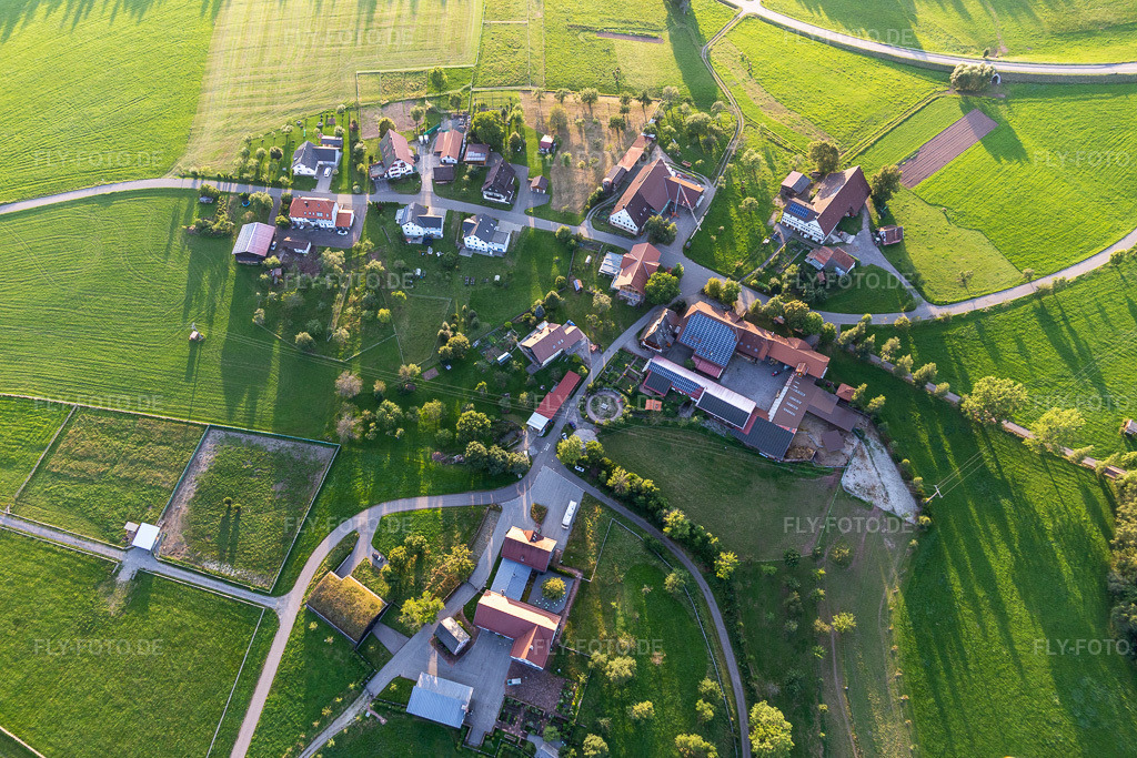 Luftbild: Vierundzwanzig Höfe im Ortsteil Äußerer Vogelsberg in Loßburg im Bundesland Baden-Württemberg in Deutschland. Foto: IMG_128538.jpg vom 25.08.2021 durch Werner Riehm/FLY-FOTO.de