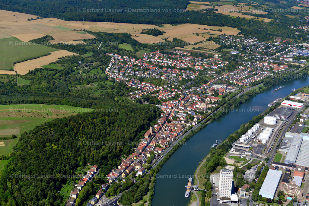 3650040 | ZELL AM MAIN 31.08.2016 Stadtansicht vom Stadtrand angrenzend an landwirtschaftliche Feldern  in Zell am Main im Bundesland Bayern, Deutschland // City view from the outskirts with adjacent agricultural fields  in Zell am Main in the state Bavaria, Germany Foto: Gerhard Launer