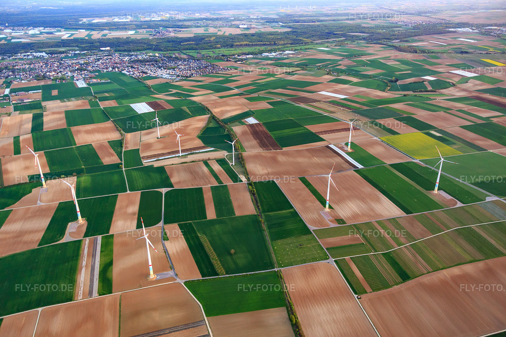 Luftbild: Windpark zwischen Offenbach und Herxheim von Norden in Offenbach an der Queich im Bundesland Rheinland-Pfalz in Deutschland. Foto: IMG_077553.jpg vom 21.04.2015 durch Werner Riehm/FLY-FOTO.de