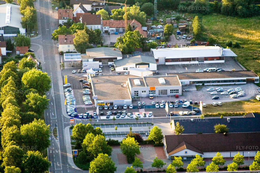 Luftbild: Tretter Auomobilie in der Lauterburgerstr in Kandel im Bundesland Rheinland-Pfalz in Deutschland. Foto: IMG_2924.jpg vom 23.06.2006 durch Werner Riehm/FLY-FOTO.de