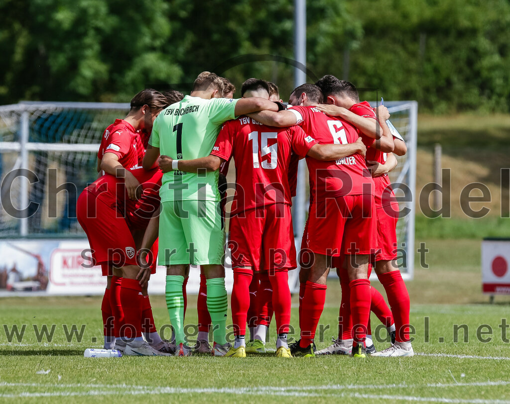 2023-07-08_021_FC_Langengeisling_gegen_TSV_Buchbach | Erding, Deutschland, 08.07.2023:
Fußball, Bezirksliga Oberbayern Ost 2023 / 2024, Testspiel, FC Langengeisling gegen TSV Buchbach, Endergebnis: 0:6

Torwart Ludwig Zech (TSV Buchbach, #1), +b15+, Philipp Walter (TSV Buchbach, #6)

Foto: Christian Riedel / fotografie-riedel.net