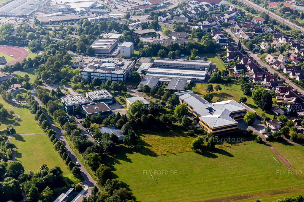 Luftbild: Hans-Leipelt-Schule und Ludwig-Bölkow-Schule, Staatliche Berufsschule Donauwörth, Technikerschule im Ortsteil Neudegg im Ortsteil Riedlingen in Donauwörth im Bundesland Bayern in Deutschland. Foto: IMG_101718.jpg vom 08.07.2017 durch Werner Riehm/FLY-FOTO.de