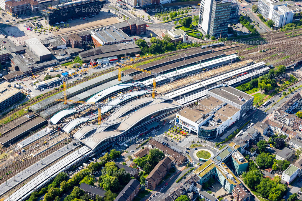 Luftbild Duisburg-4475 | Baustelle zum Umbau des Hauptbahnhofes der Deutschen Bahn " Duisburger Welle " an der Otto-Keller-Straße im Ortsteil Dellviertel in Duisburg im Ruhrgebiet im Bundesland Nordrhein-Westfalen - Realisiert mit Pictrs.com