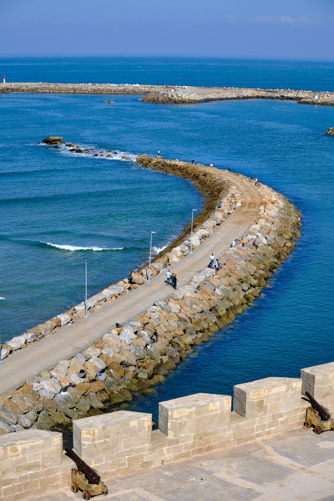 Blick auf die Küste des Atlantischen Ozeans | Rabat, Marokko - November 10, 2024: Blick auf die Küste des Atlantischen Ozeans in Rabat. - Realisiert mit Pictrs.com