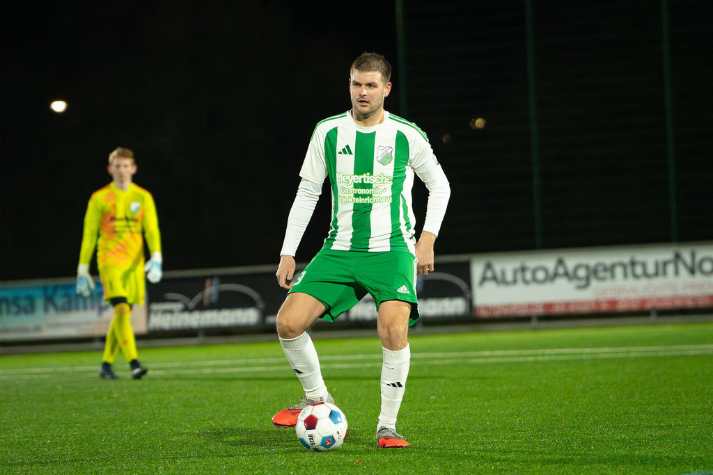 Fußball I Herren I Saison 2025-2026 I Freundschaftsspiel I TSV Grossenkneten - TuS Lutten I 0829 | Jan Holzenkamp (3, TuS Lutten) - Realisiert mit Pictrs.com