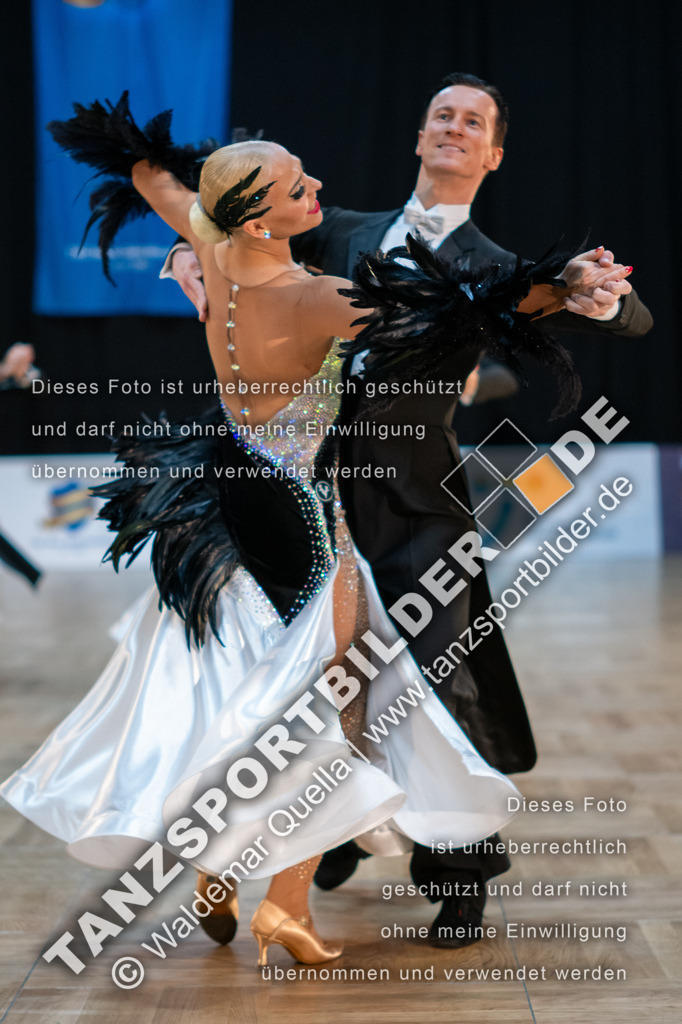 20250118-11682 | Hier finden Sie Tanz Bilder vom Latein und Standard Formationen tanzen. Sportbilder vom Tanzsport. Schöne Fotos und von Weltmeisterschaft, Europameisterschaft, Bundesliga, Regionalliga, Oberliga und Landesliga sowie von GOC Stuttgart, DanceComp, WM Bremen