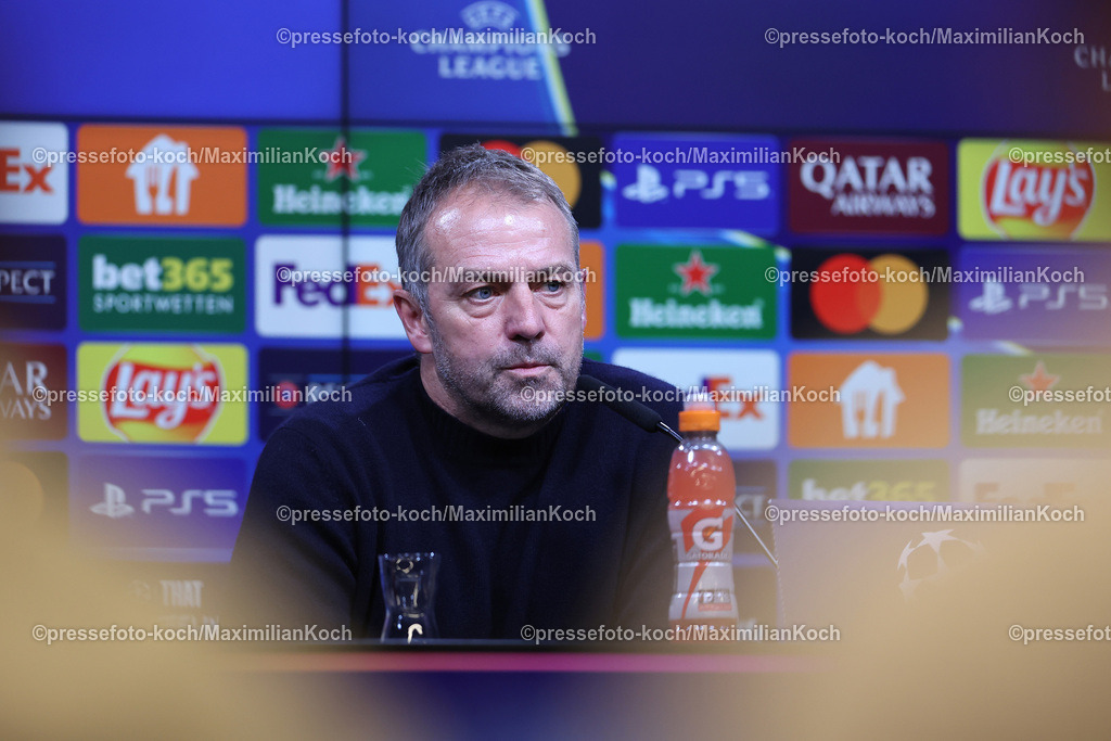 UCL11122401097 | 11.12.2024, UEFA Champions League, Borussia Dortmund - FC Barcelona, 8. Spieltag, Signal Iduna Park, Saison 2024 2025: Pressekonferenz nach dem Spiel mit den Trainern - Cheftrainer Hans-Dieter Hansi Flick (Barca)