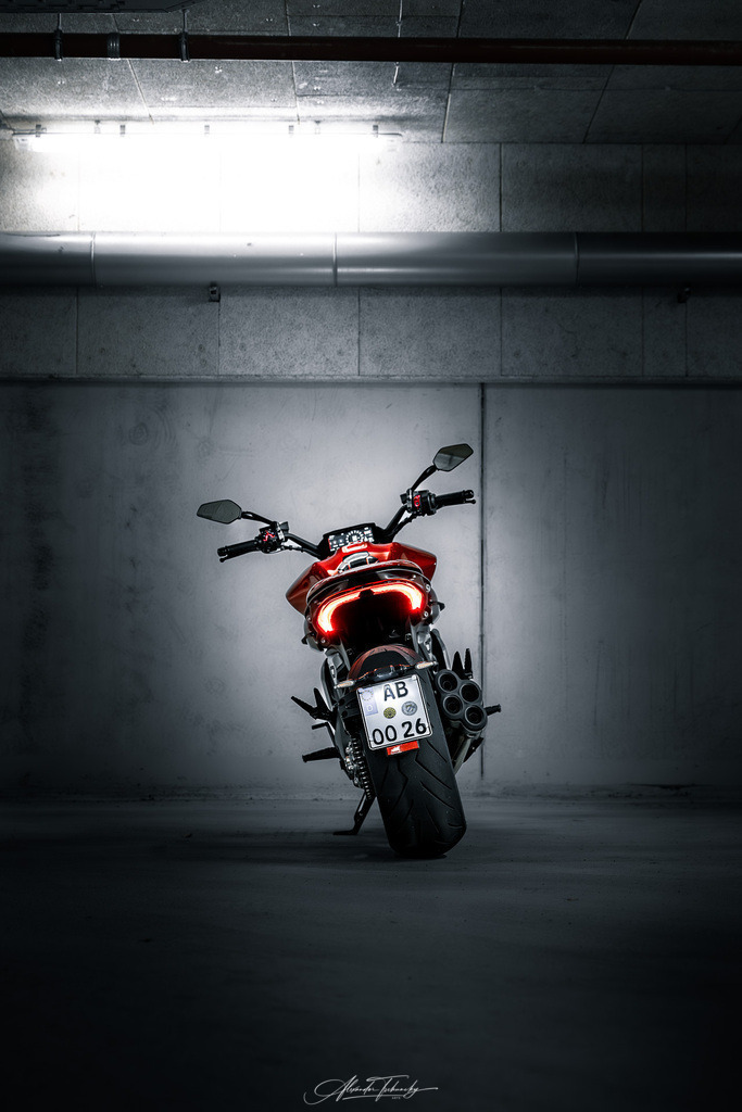 Ducati xDivael V4 | Entdecken Sie die faszinierende Welt von Alexander Tschuncky Arts: Kreative Fotografie, atemberaubende Automobilkunst und hochwertiger Bilderdruck. Lassen Sie sich inspirieren! - Realisiert mit Pictrs.com