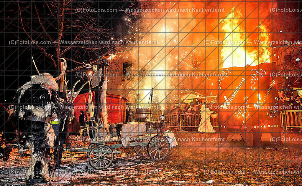 ALP9676_Wieselburger ADVENT_Wintersonnenwende_Perchtenlauf | (C)FotoLois.com, Alois Spandl, Wieselburger Advent, Wintersonnenwendfeier mit Umzug durch die Stadt, Sonnenwendfeuer und Perchtenlauf mit Show im Schlosspark, Mitwirkung der Partnergemeinde EINBECK, Sa 17. Dezmber 2022.