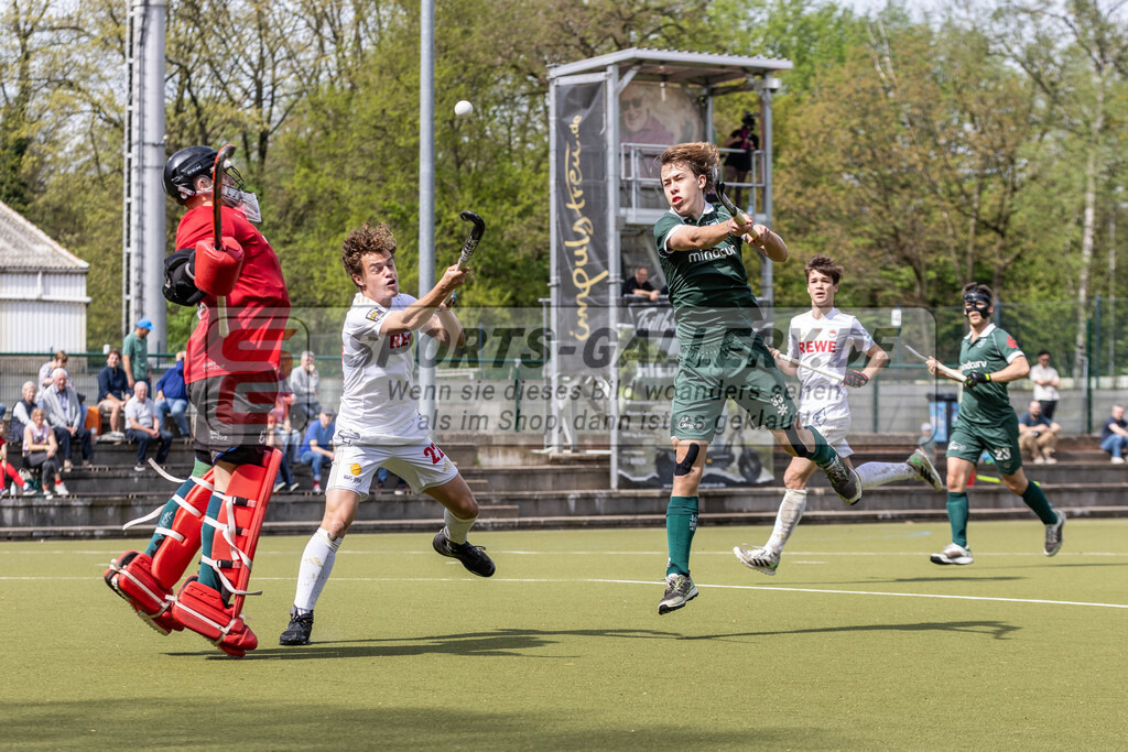 MJ_UHTC-RWK_13.04.2024-10 | Felix Damberger (Uhlenhorst Mülheim #1), Michel Struthoff (Rot-Weiss Köln #22) &amp; Maximilian Stahmann (Uhlenhorst Mülheim #33), Uhlenhorst Mülheim - Rot-Weiß Köln am 13.4.2024 in der Waldstadion, Mülheim a.d.Ruhr