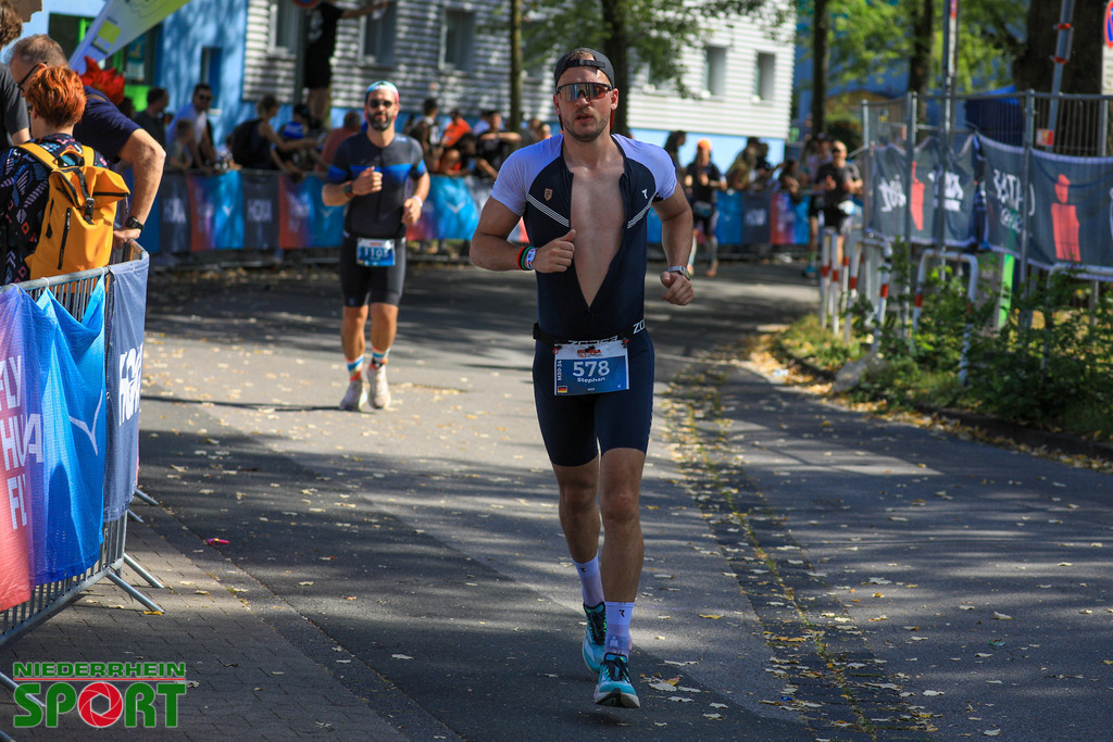 IRONMAN70-3-Duisburg-2025_Laufen_066 | Bildergalerie von Sport-Ereignissen aber auch von weiteren spannenden Dingen - nicht nur vom Niederrhein. In Anlehnung an den bekannten Spruch von Hanns Dieter Hüsch heißt das Motto: "Niederrhein ist überall".  - Realisiert mit Pictrs.com