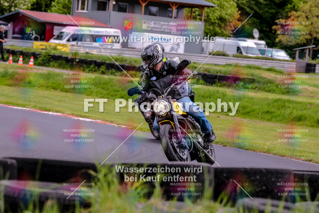 MotoTeamVBK-20592 | Hier findet Ihr Bilder von Touristenfahrten auf der Nürburgring Nordschleife oder von anderen Veranstaltungen die ich besucht habe. Viel Spass beim Durch Schauen 