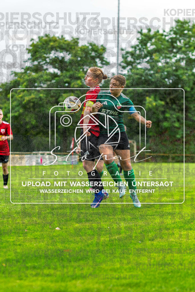 260919-MTVSCT-0041 | v.l. Vanessa Olk (MTV Soltau #14), Kimberly Lara Oelfke (SC Tewel #2); Kreisliga Damen ROW - MTV Soltau vs. SC Tewel am 19.09.2026 in Sportpark Ost, Soltau - Realisiert mit Pictrs.com