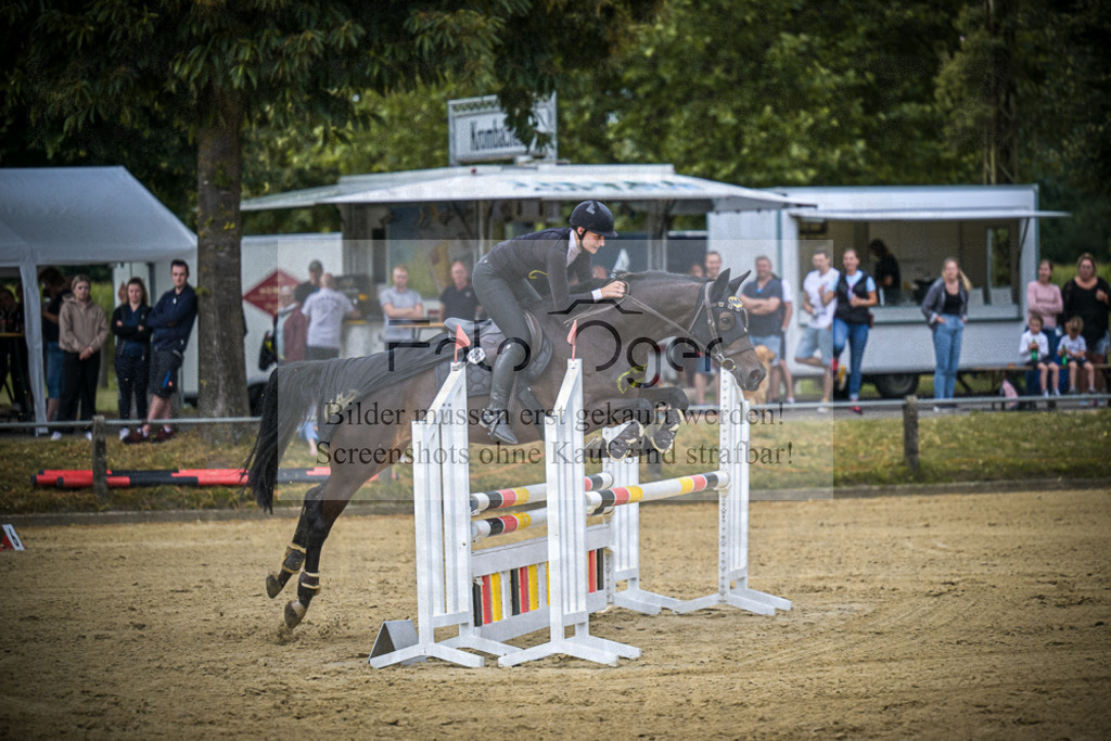 DOS_9114 | Entdecke hochwertige Reitturnierfotos von Foto Oger. Professionell, emotional und authentisch – jetzt Lieblingsmomente im Shop bestellen.Deutschlandweite Turnierfotografie. - Realisiert mit Pictrs.com