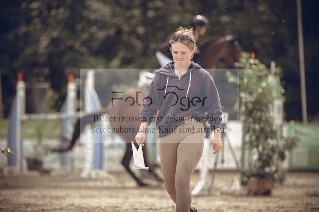 20240531-DOS_7114 | Entdecke hochwertige Reitturnierfotos von Foto Oger. Professionell, emotional und authentisch – jetzt Lieblingsmomente im Shop bestellen.Deutschlandweite Turnierfotografie. - Realisiert mit Pictrs.com