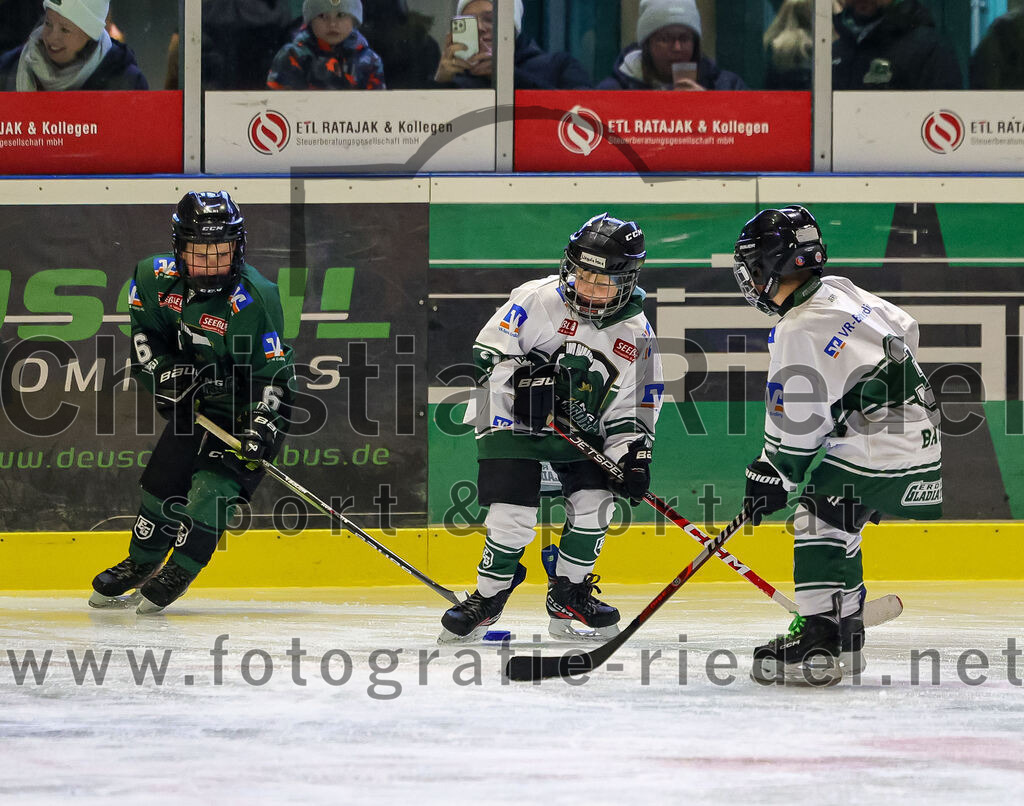 2025-11-30_102_TSV_Erding_gegen_EC_Peiting | Erding, Deutschland, 30.11.2025:Eishockey, Oberliga Süd 2025 / 2026, 22. Spieltag, TSV Erding gegen EC Peiting, Endergebnis: 5:1Foto: Christian Riedel / fotografie-riedel.net