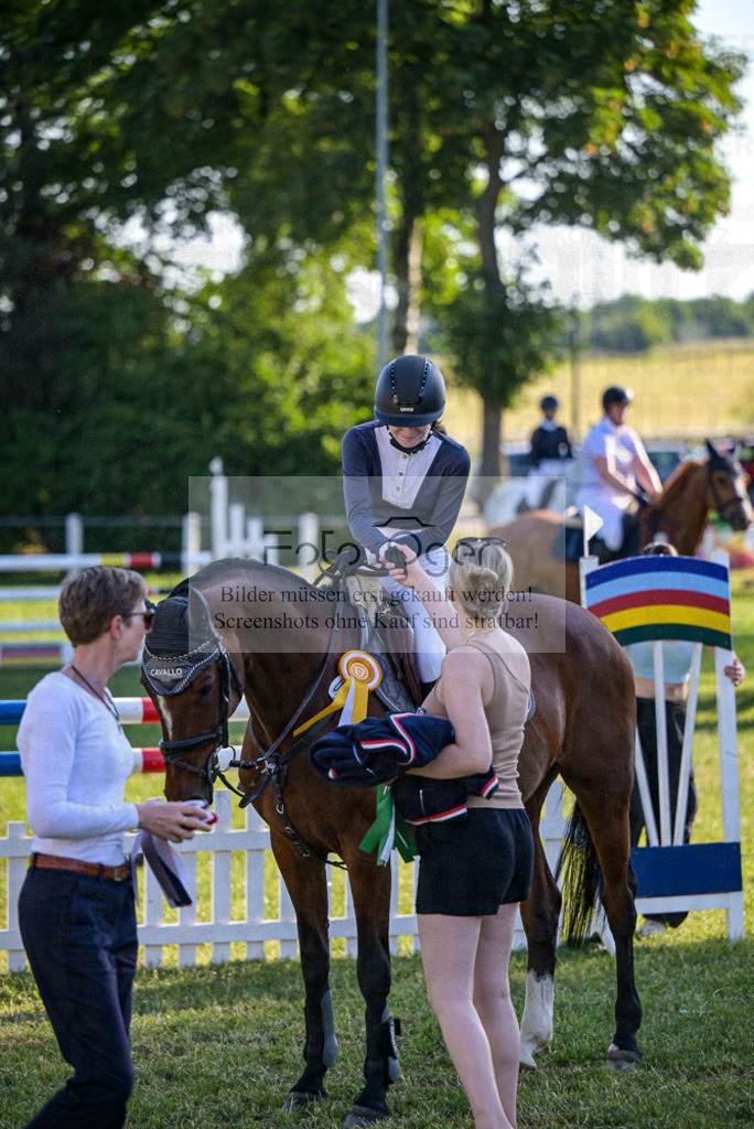 Reitturnier Voxtrup | Entdecke hochwertige Reitturnierfotos von Foto Oger. Professionell, emotional und authentisch – jetzt Lieblingsmomente im Shop bestellen.Deutschlandweite Turnierfotografie. - Realisiert mit Pictrs.com