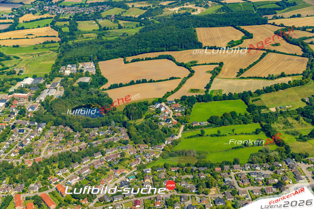 Luftbild Malente - Die Luftaufnahme wurde 2025 vom UL-Flugzeug heraus erstellt ( keine Drohne ) - Hochauflösende Luftaufnahme - für professionelle Ausdrucke geeignet. Die Geschenkidee !Hier alle&nbsp;Infos zur Lizenzierung der LuftaufnahmeWir fliegen auch dieses Jahr wieder in Ihre Region um Luftbilder zu erstellen.- Luftbild anfragen