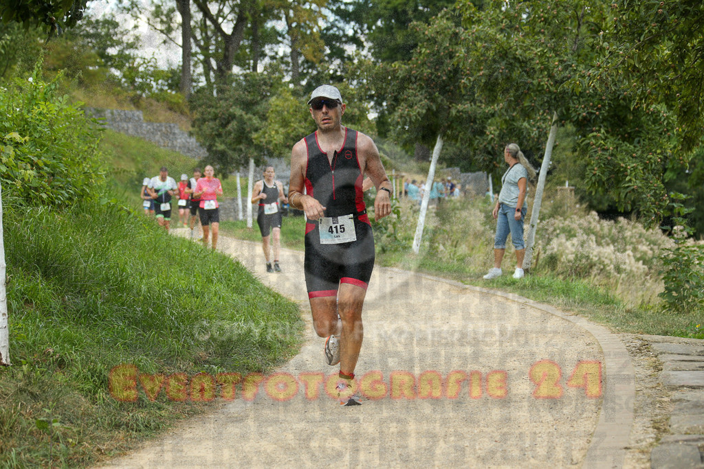 250824_1348_EX1_3719 | Sportfotografie im Rhein-Sieg Kreis, Köln, Bonn, NRW, Rheinland Pfalz, Hessen, etc. Unser Tätigkeitsfeld umfasst den Laufsport vom Volkslauf über den Marathon, Duathlon, Triathon bis zum Ultralauf wie Kölnpfad Ultra oder Schindertrail.