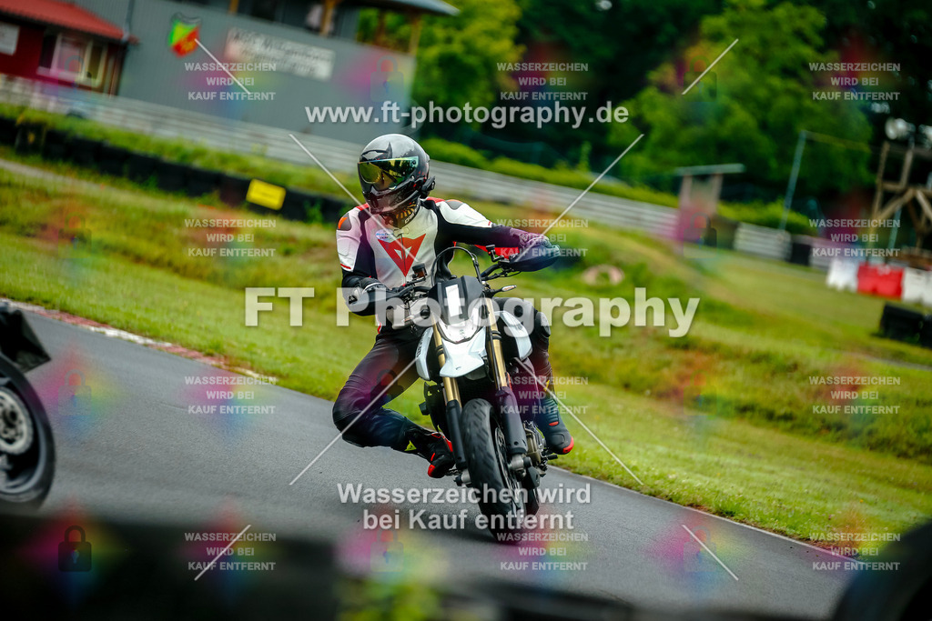 VBK-3809 | Hier findet Ihr Bilder von Touristenfahrten auf der Nürburgring Nordschleife oder von anderen Veranstaltungen die ich besucht habe. Viel Spass beim Durch Schauen 