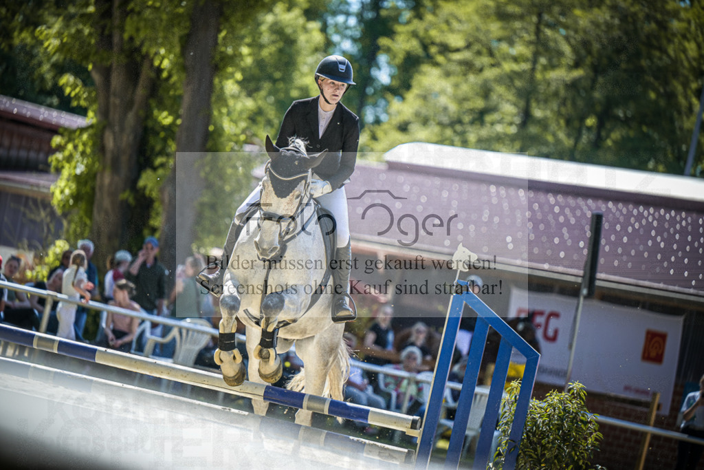 DOS_1221 | Entdecke hochwertige Reitturnierfotos von Foto Oger. Professionell, emotional und authentisch – jetzt Lieblingsmomente im Shop bestellen. - Realisiert mit Pictrs.com